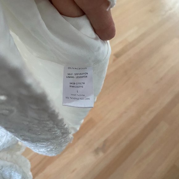 ADORABLE WHITE EYELET OFF SHOULDER PUFF SLEEVE TOP - Picture 5 of 5